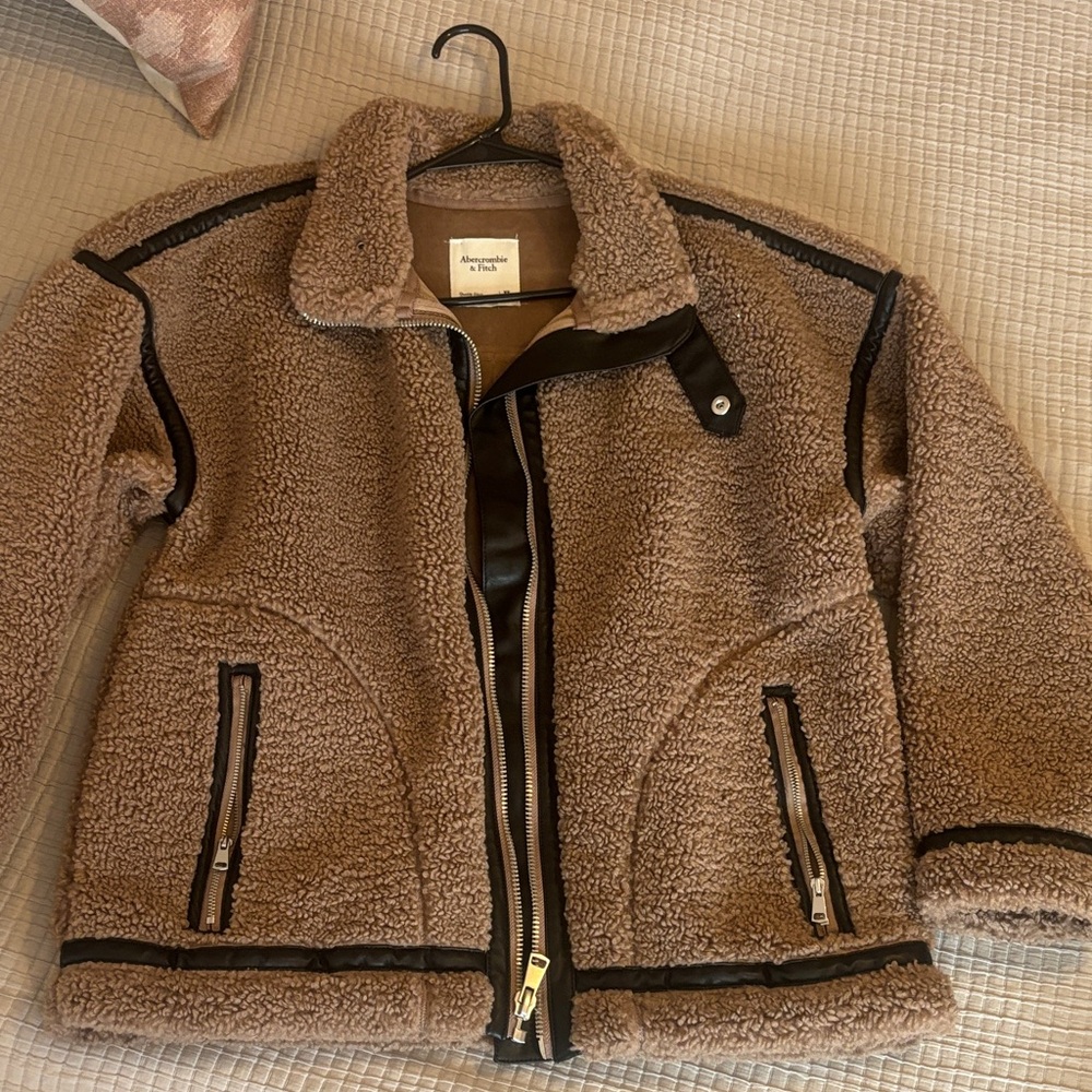 Abercrombie & Fitch Women’s Contrast Trim Sherpa Aviator Jacket